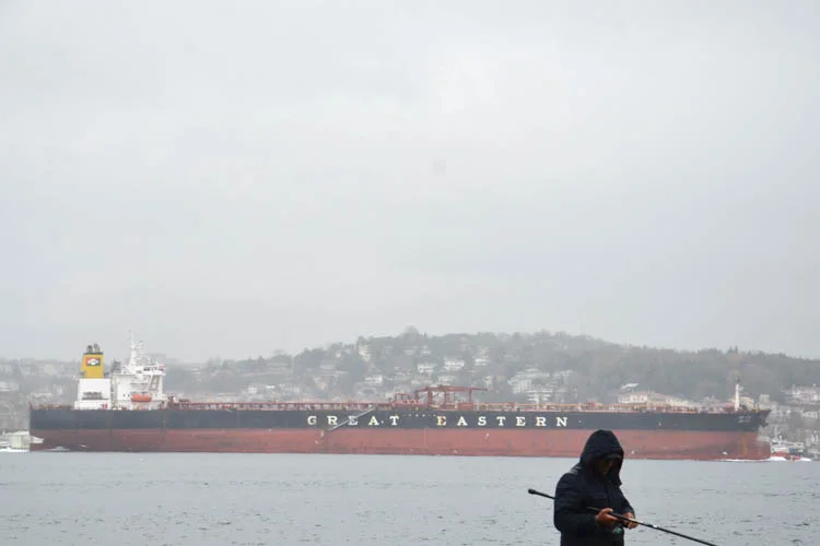 İstanbul Boğazı'ndan 138 metrelik bir kargo gemisi ile 274 metre