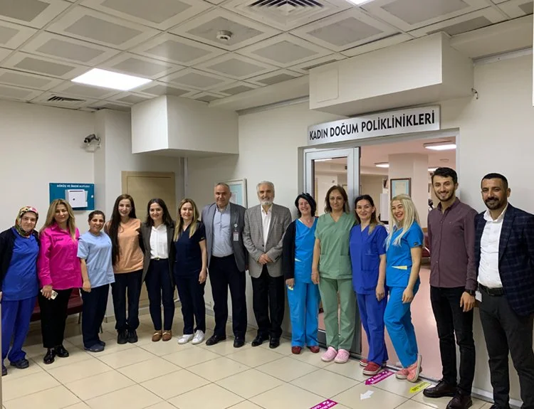 Beykoz Devlet Hastanesi’nde hemşireler haftası nedeniyle birimleri dolaşan Başhekim Süleyman