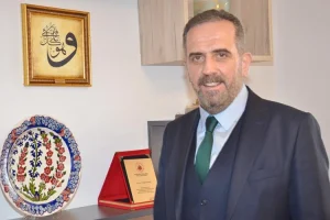 1967 yılında Çavuşbaşı'nda doğdu. Aslen Trabzonludur…