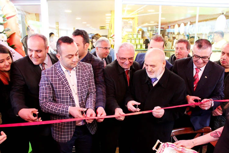 Gaziantep'in tanınmış markalarından Papağanlı Tatlı Künefe'nin İstanbul'daki ilk şubesini Beykoz'da