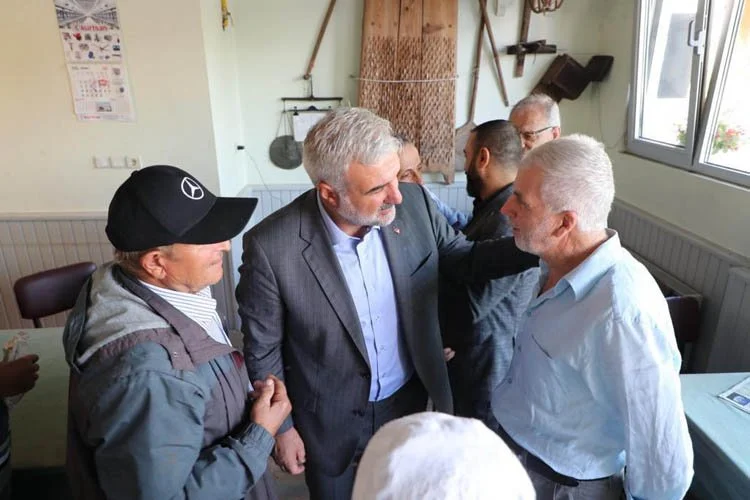 Enerji ve Tabii Kaynaklar Bakanı Dönmez, Beykoz'da sokaklarda yürüdü, esnafla