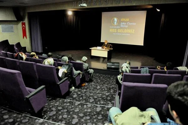 Prof. Dr. Necmettin Erbakan Kültür Merkezi’nde gerçekleşen “Şehir Üzerine Söyleşi”