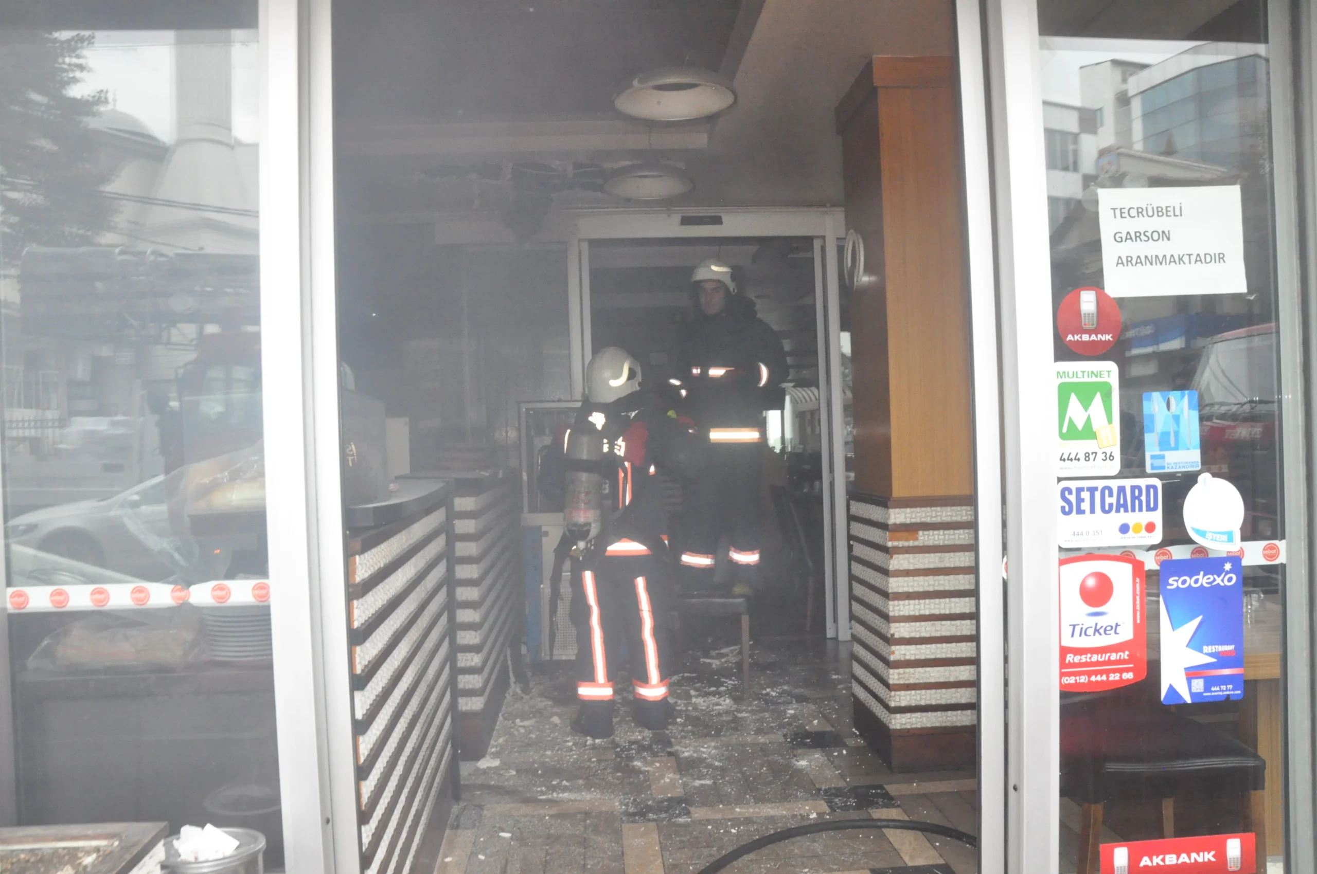 Rüzgarlıbahçe Cumhuriyet Caddesi üzerinde Basri Canoğlu’na ait Sebat Restaurant’ta öğle