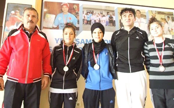 Beykoz Belediyesi Gençlik Spor Kulübü’nün Tekvando takımından yıldız isimler çıkmaya