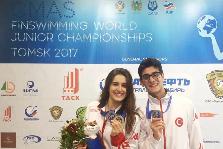 Rusya'da devam eden Gençler Paletli Yüzme Şampiyonasında, Türkiye'yi temsil eden