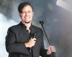 Sevilen sanatçı Emre Aydın, bu akşam Beykoz'da sahneye çıkacak ve