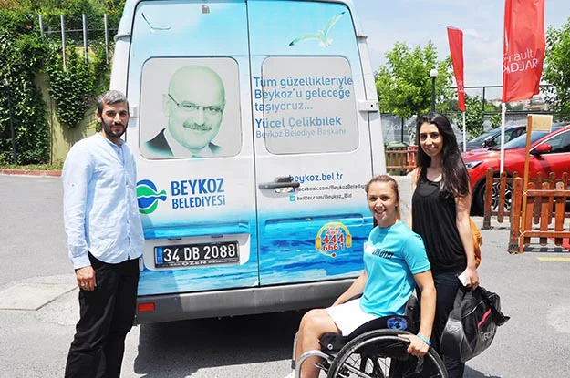Dost Beykoz, Teniste Dünya 33.'lüğüne kadar yükselen Ebru Bulgurcu'yu gösteri