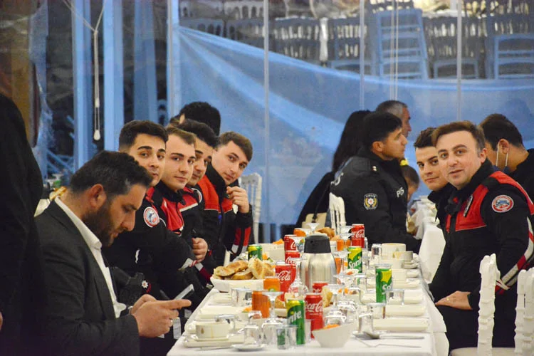 Beykoz Emniyeti iftar sofrasında bir araya geldi 1 eif Akc1PIu43f