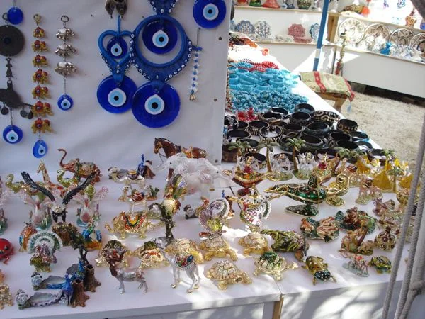 Sultan Abdülmecit tarafından yaptırılan Küçüksu Kasrı'nın bahçesinde yapılan hediyelik eşya