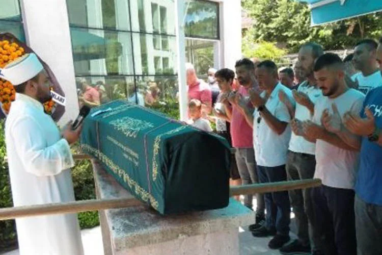 Çanakkale'deki çiftliğinde uğradıkları bıçaklı saldırının ardından hayatını kaybeden şoför Şerif