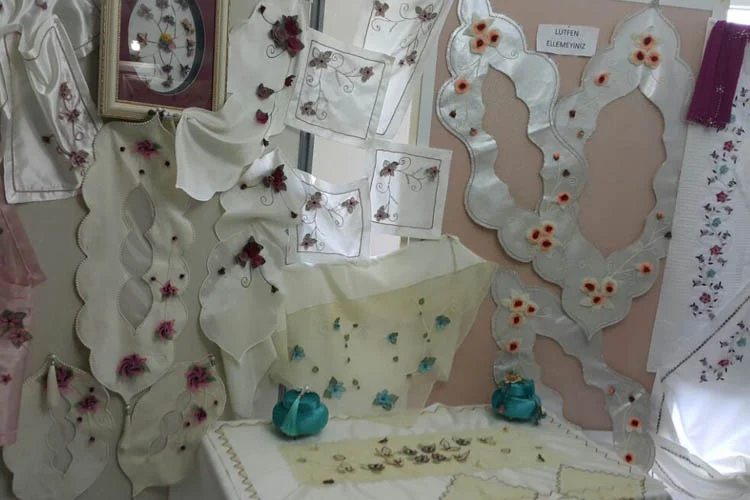 Beykoz Halk Eğitim Merkezinin Soğuksu Şubesinde hazırlanan el emeği ürünler