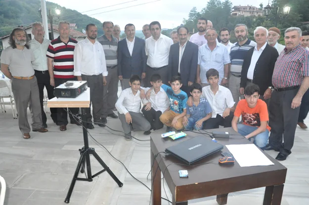 Beykoz Müftülüğü, Elmalı Esmâ-i Hüsnâ Cami avlusunda, muhtar ve dernek