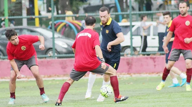 İlçe temsilcilerinde Elmalıspor ile Üsküdar ekibi Sultantepespor Ortaçeşme Stadı'nda karşılaştı.