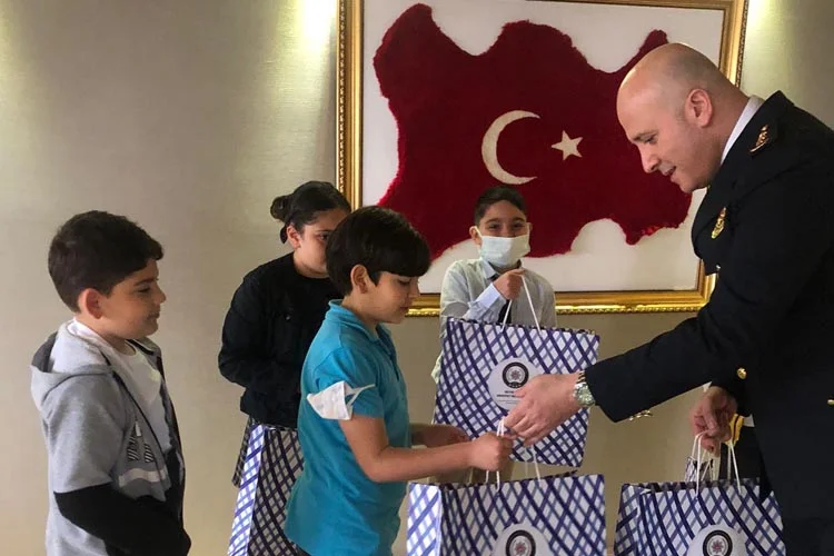 Beykoz İlçe Emniyet Müdürlüğüne 23 Nisan ziyareti 3 emniyet beykoz 3 aiQNh23d a