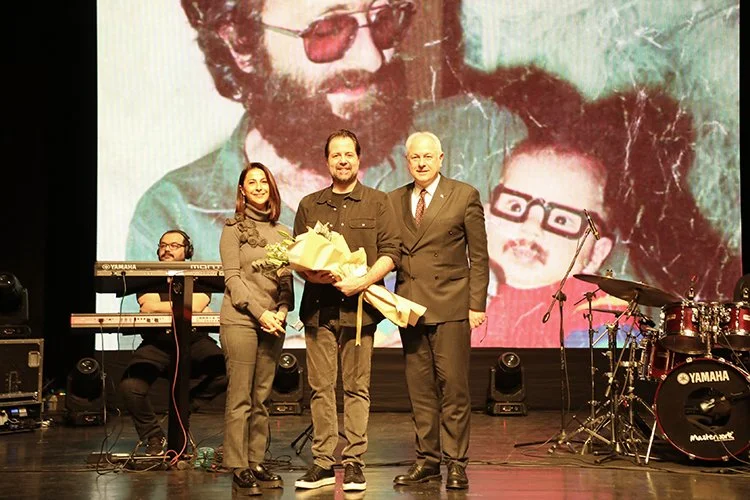 Türk müziğinin efsane ismi, besteci, tiyatro ve sinema oyuncusu Cem