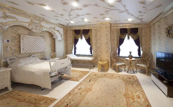 Sağlık alanında farklılık yaratmaya hazırlanan Emsey Hospital, hastalarına uzman kadrosu