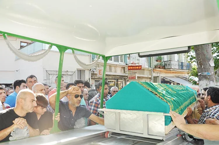 Beykoz Paşabahçe Mahallesinde meydana gelen olayda, aralarında husumet olduğu ileri