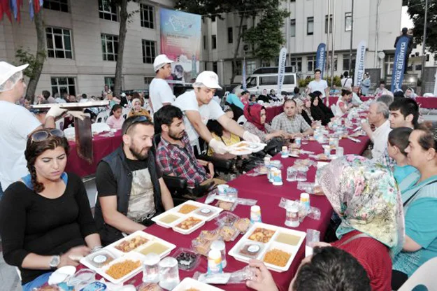 Beykoz Belediyesi’nin Ramazan Ayı’nda, komşuluğu yaşatan ve toplumun tüm kesimlerini