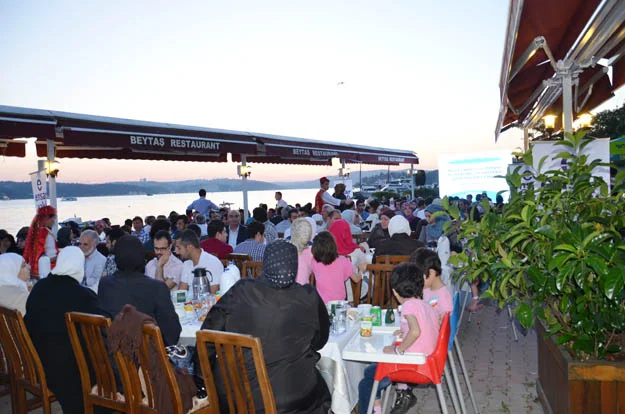Beykoz’da iftar sofrası Ensar Muhacir kardeşliği için kuruldu 6 ensar vakfi iftar 4 NGwSqU4jYc