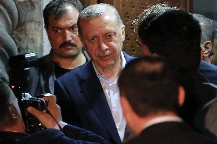 Cumhurbaşkanı Recep Tayyip Erdoğan, Demirören ailesine Beykoz Kanlıca'daki evlerinde taziye