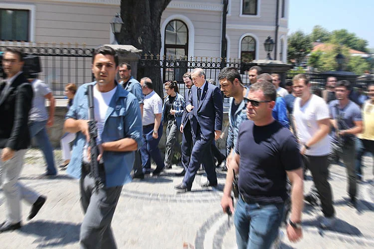 FETÖ'nün darbe girişimi sırasında Beykoz Fatih Sultan Mehmet Köprüsü'nün kapatılmasına