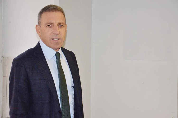 Söylesem tesiri yok… Sussam gönlüm razı değil