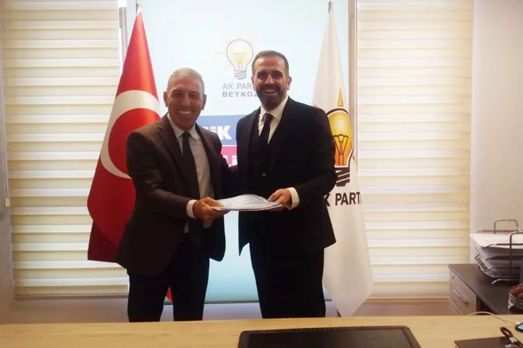 Beykoz Belediyesi eski başkanlarından Muharrem Ergül, Yücel Çelikbilek’e devrettiği koltuğu