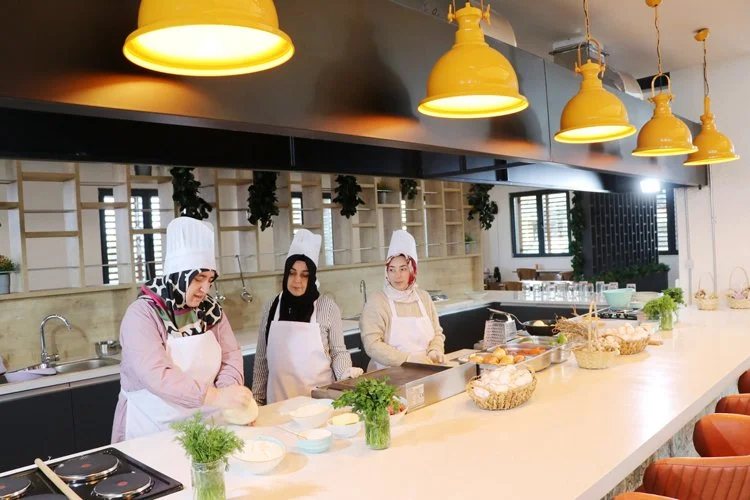 Beykoz’da Millet Sofrası kadın girişimcilerin adresi 4 erguvan beyk jY7DjjV3Lr