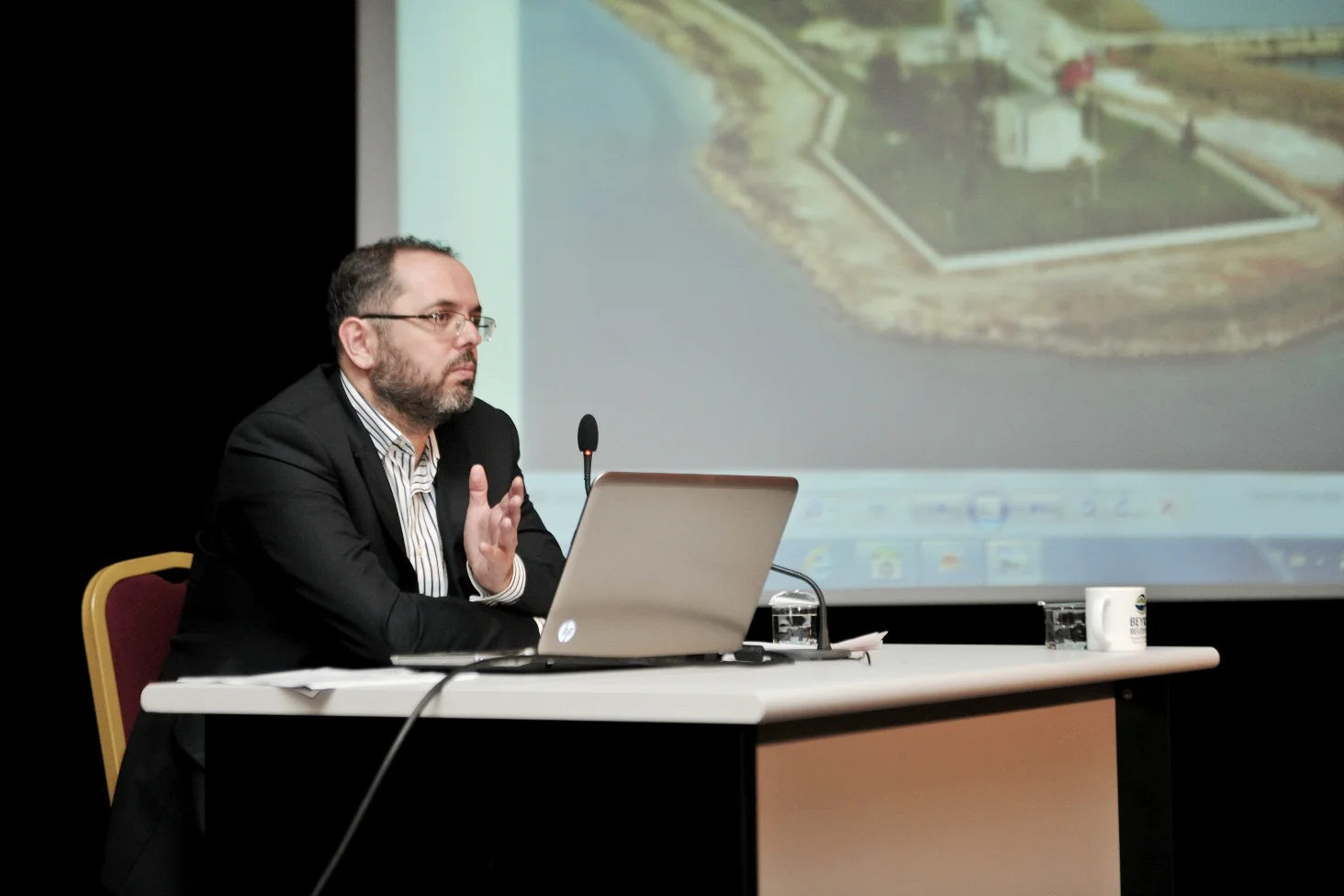 Her ay gerçekleştirdiği tarih söyleşileriyle Beykozlularla bir araya gelen Prof.