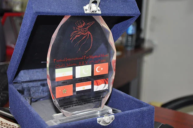 Beykozlu sanatçı Erol Aydoğan, 2009 yılında açtığı müzik evinde yüzlerce