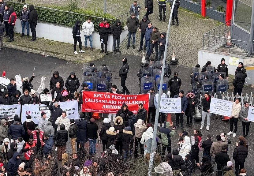 KFC ve Pizza Hut çalışanları, tazminatlarını alamadıkları gerekçesiyle İş Gıda’nın