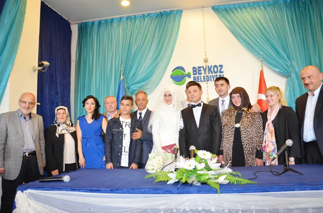 Bir dönem, Beykoz Kaymakamlığı yeşil kart bürosunda denetim memuru olarak