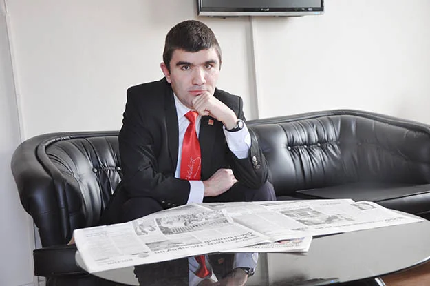 Çubuklu'da babasından aldığı maaşla geçinmeye çalışan ev hanımı ablasının yanında