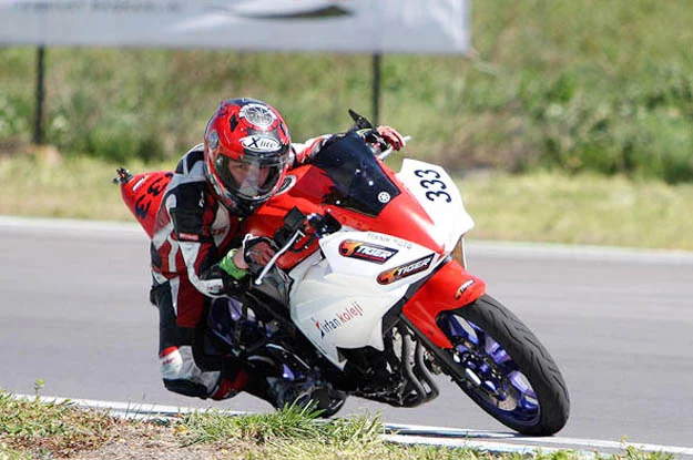 Süpermoto ve pistte başarıyla mücadele eden Beykozlu Yiğit Fazlı Erçelik