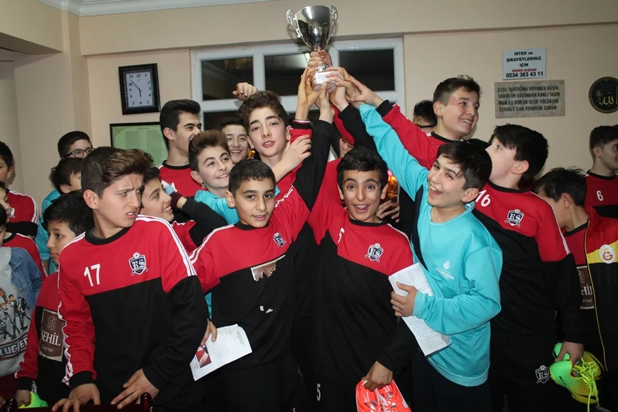 Kısa zaman içinde adından fazlası söz ettirmeyi başaran Rüzgarlıbahçe Spor