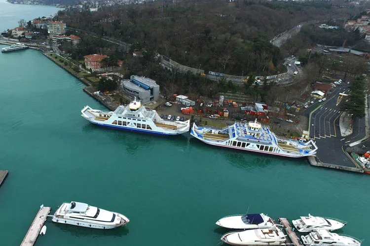 Beykozluların sıkça kullandığı Çubuklu-İstinye arabalı feribot seferleri fırtına nedeniyle karşılıklı