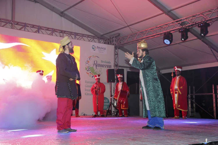 Beykoz Belediyesi, İstanbul’un Fethi’nin 565. Yıldönümünü mehteran, havai fişek gösterisi