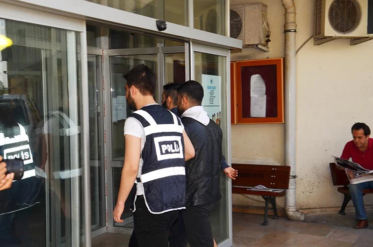 İstanbul’da 91 adliye personeli "FETÖ ve PDY üyesi olmak" suçundan