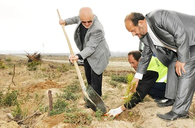 Çanakkale destanında kahramanca savaşarak şehit olan 250 bin ecdadımızın aziz