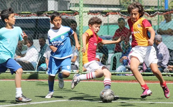 Ortaçeşmespor’un vefat eden genç futbolcusu Furkan Boylu adına Beykoz Kulüpler