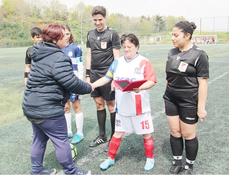 Beykoz’un Kadınlar Futbol Liglerindeki en deneyimli kadın futbolcularından olan Sanem