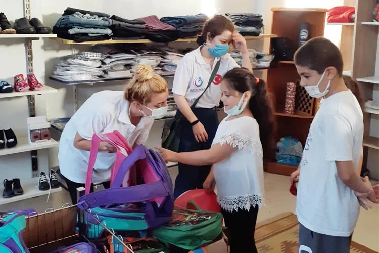 Gaye İnsan Derneğinden Beykoz’un ilk ve ortaokul öğrencilerine çanta kırtasiye