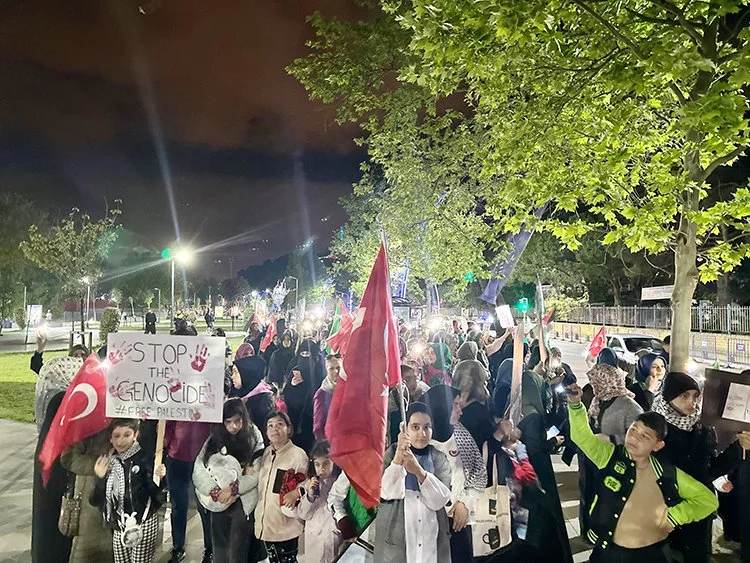 Beykoz’da Gazzeli çocuklar için sessiz yürüyüş 2 gaz IMLsPFdiFX