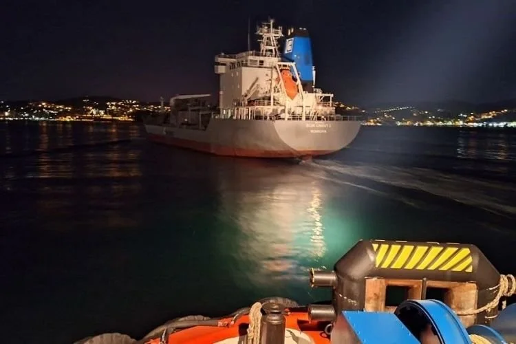 Norveç’ten Zonguldak’a seyreden 134 metre boyundaki çimento taşıyıcı gemi arıza