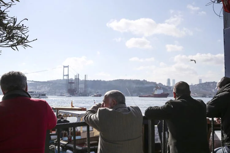 Petrol arama platformu taşıyan 110 metrelik kuleleri olan gemi, Beykoz’dan