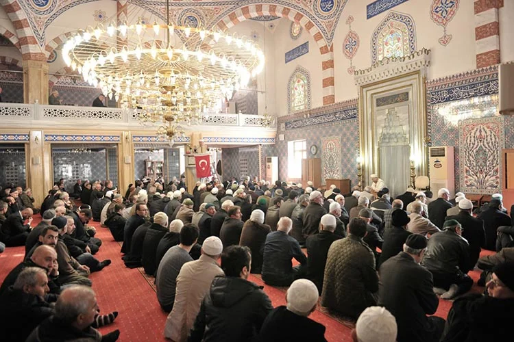 Mevlid Kandili münasebetiyle Beykoz’un büyük camilerinde özel programların yapılacağı bildirildi.