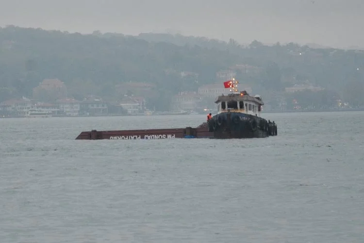Beykoz açıklarında römorkör yanında yedekli dubanın battığı öğrenildi.