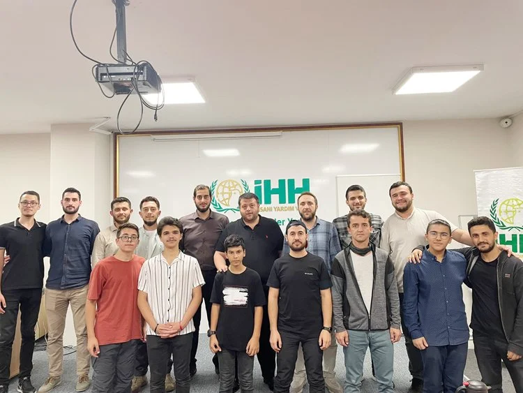 İHH Beykoz Gençliğinde bayrak değişimi 1 genc ihh 2 EIsX8TA6HB