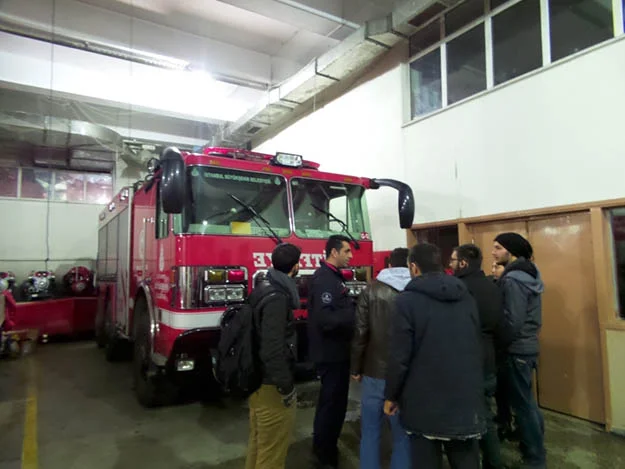 Beykoz Belediyesi Gençlik Meclisi Başkanı Recep Yaman, beraberindeki Beykozlu gençlerle