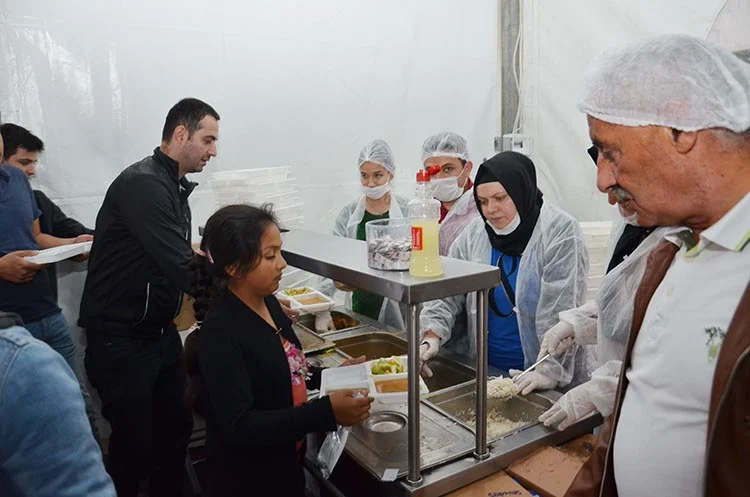 Beykoz Giresunlular Derneği 16 yıldır kurmuş olduğu iftar çadırı geleneğini